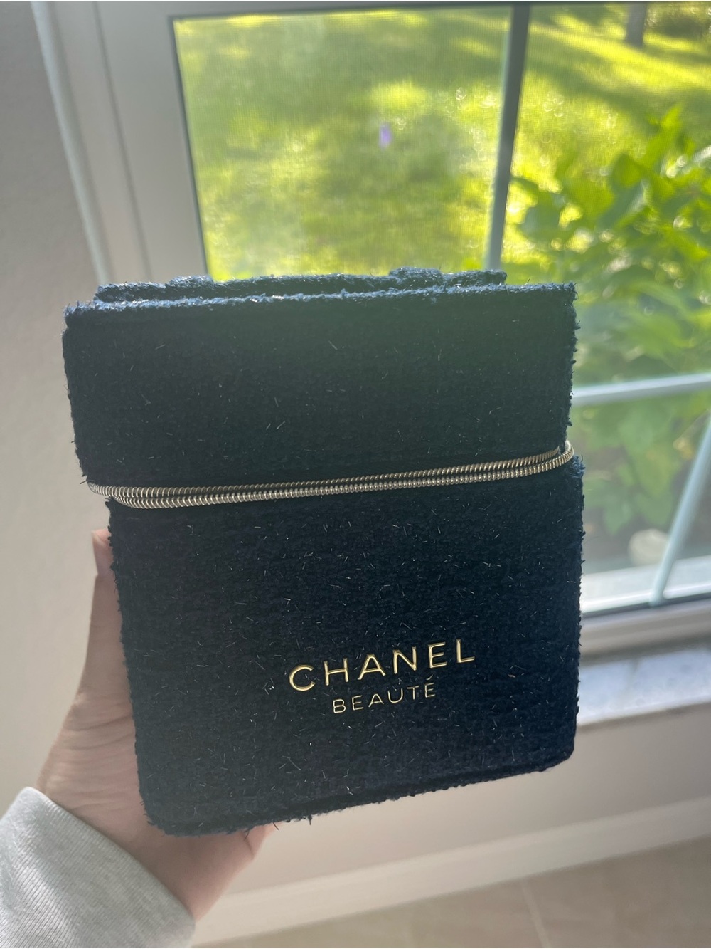 CHANEL Beauté Midnight Blue Tweel Textured Zip Cosmetic Case with Gold Logo